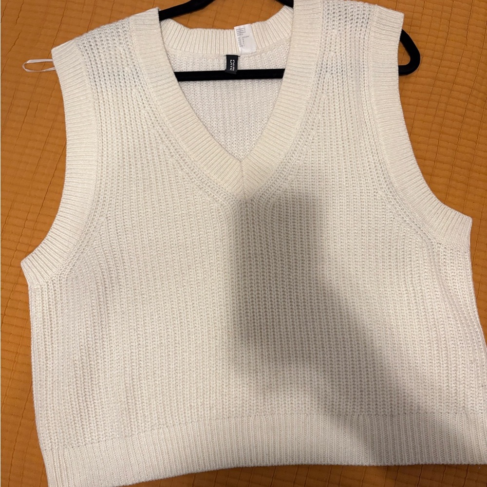 White Knit Sleeveless Sweater Vest